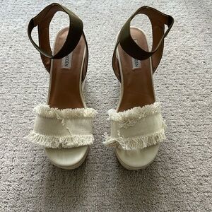 Steve Madden Cream Fringe Sandals sz 8